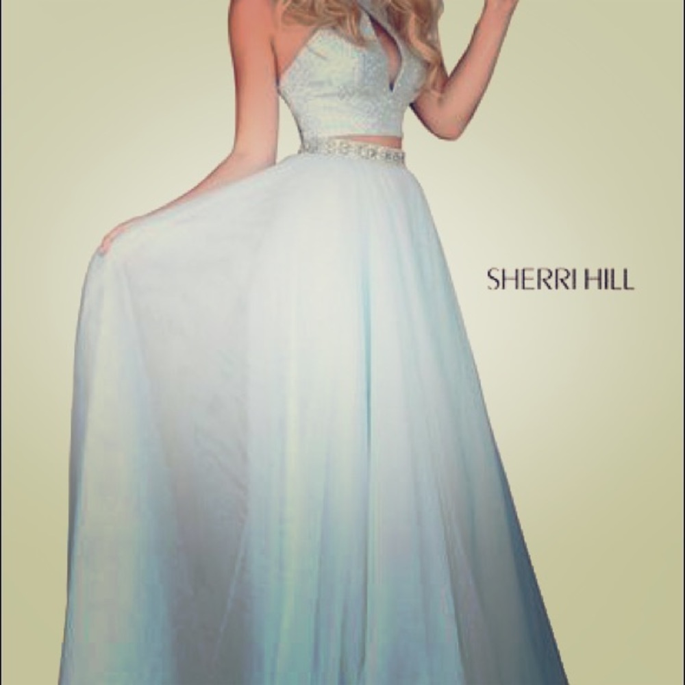 STUNNING. Sherri Hill 2 piece gown